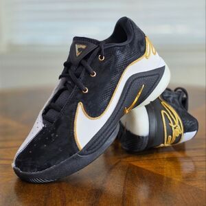 Nike LeBron XXII BHM Black White Basketball Shoes Gold Zoom HV8616-100 Men's 7